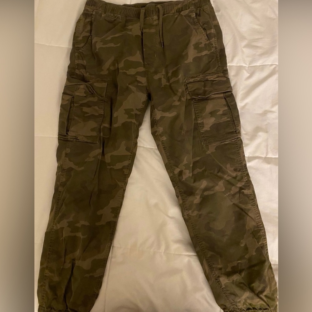 American eagle camo cargo pants